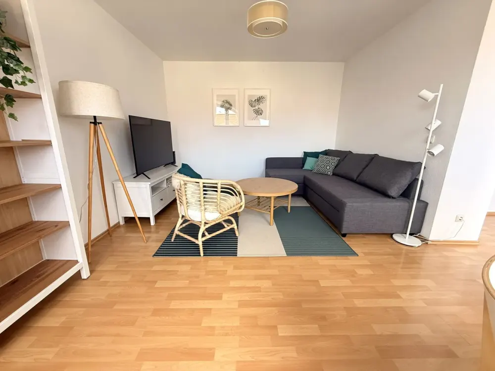 2 Zimmer Dachgeschoss-Wohnung mit Balkon im Prenzlauer Berg - frei ab sofort