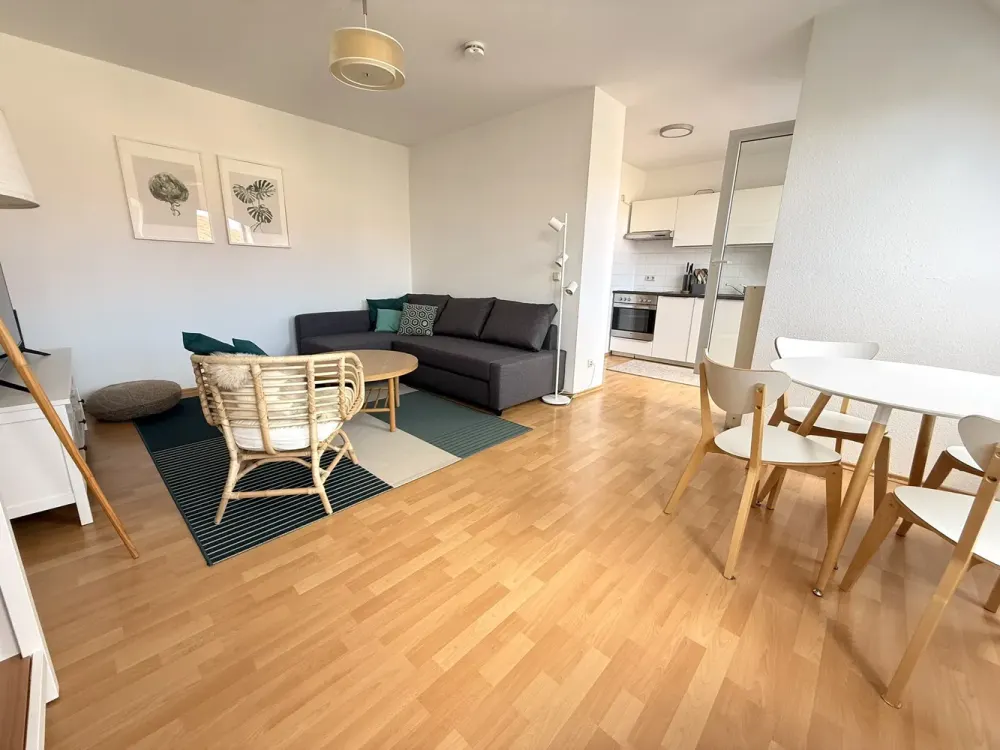 2 Zimmer Dachgeschoss-Wohnung mit Balkon im Prenzlauer Berg - frei ab sofort