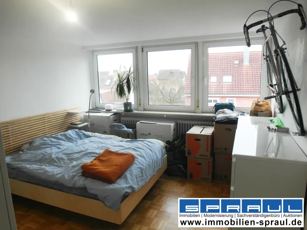 2-room attic apartment with balcony in a quiet location