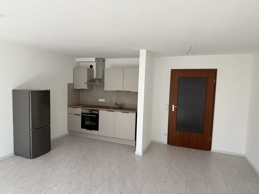 Erstbezug nach Komplettrenovierung: 1-Zimmer-Wohnung in Leonberg für Single/Berufspendler mit Balkon