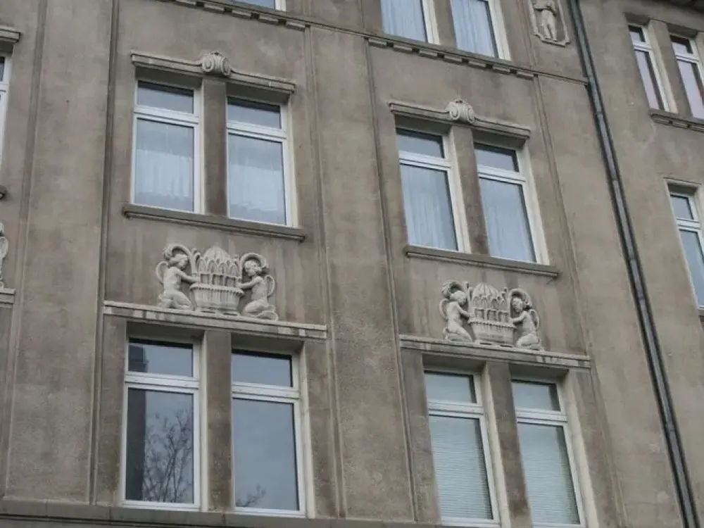 ruhige DG Wohnung in einen Jugendstilhaus incl. EBK