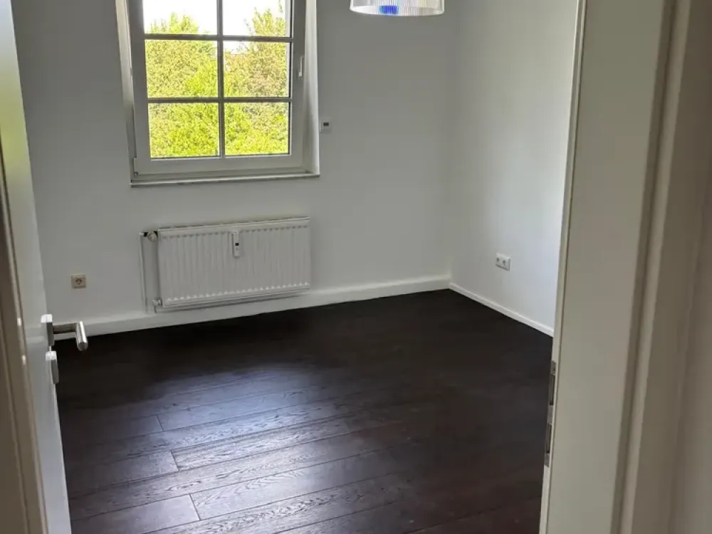 Living with Character: 2-Room Apartment in Köln-Müngersdorf