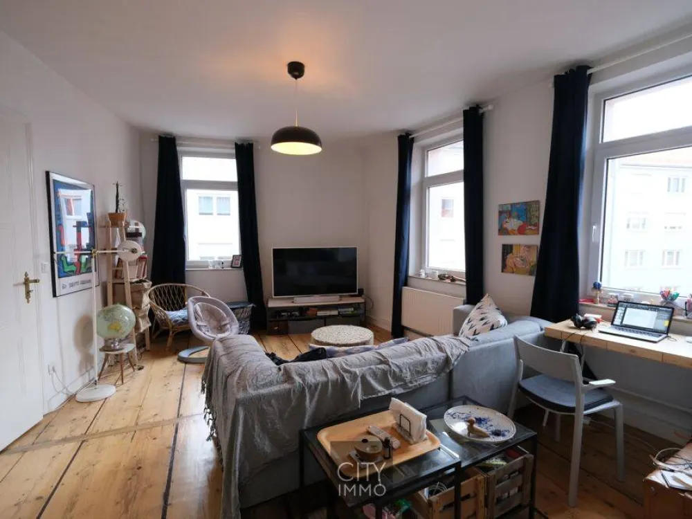 Altbauwohnung mit Holzdielen und Einbauküche in Gärten b. Wöhrd