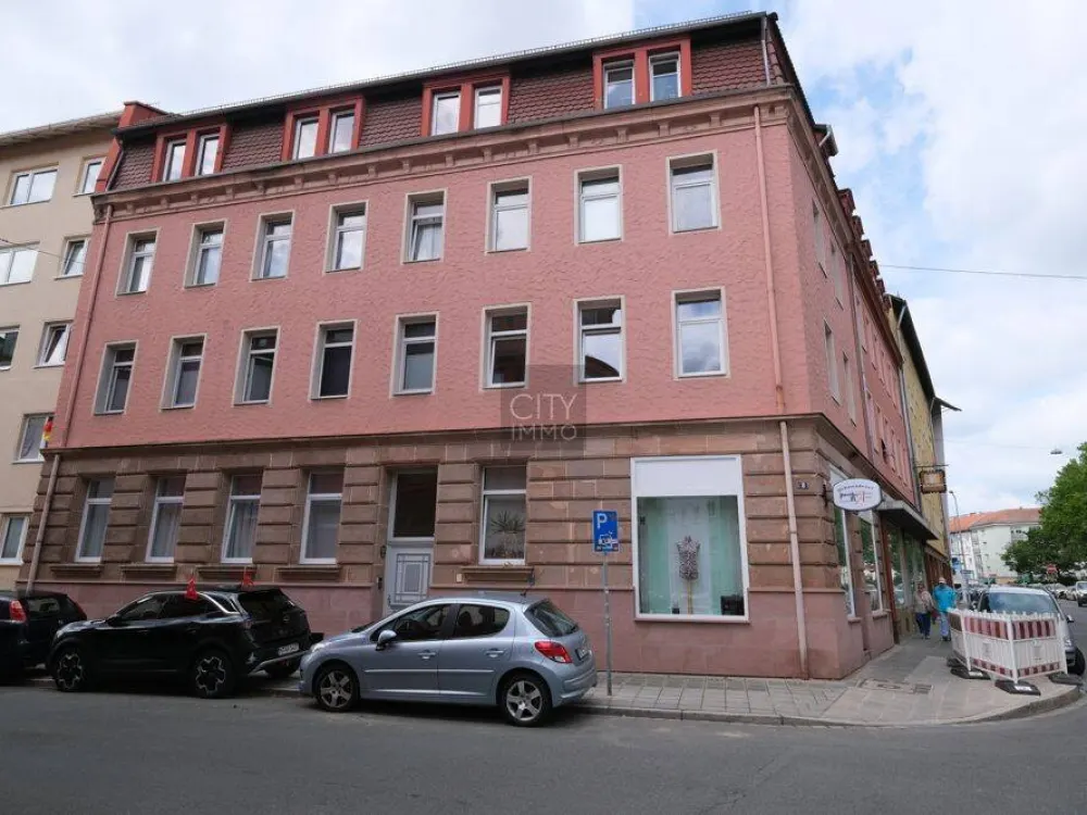 Altbauwohnung mit Holzdielen und Einbauküche in Gärten b. Wöhrd