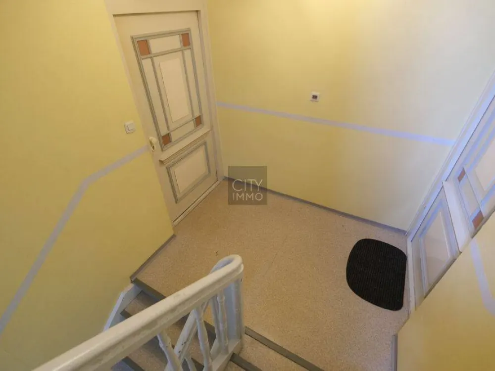 Altbauwohnung mit Holzdielen und Einbauküche in Gärten b. Wöhrd