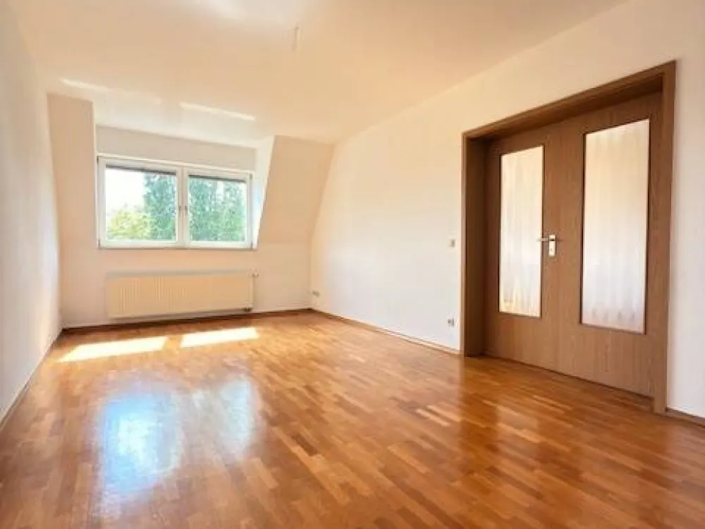 Frühstückssonne auf Balkonien! - Familienwohnung im Dachgeschoss mit Aufzug