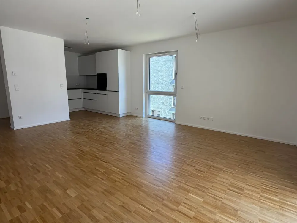 Modern 3-Room Apartment with Balcony