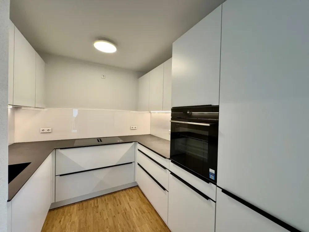 Modern 3-Room Apartment with Balcony