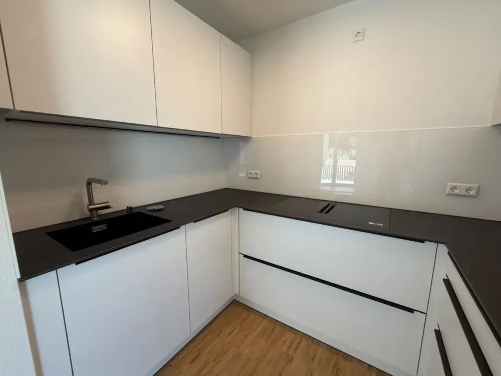 Modern 3-Room Apartment with Balcony