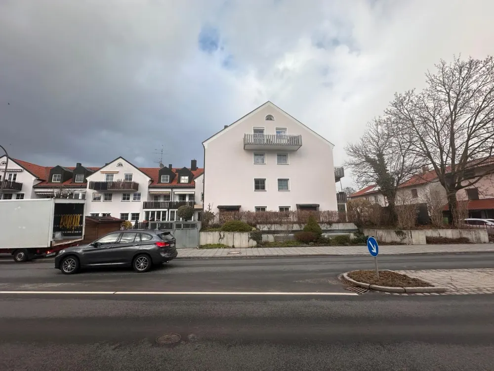 Sanierungsbedürftige Wohnung an Handwerker zu vermieten.