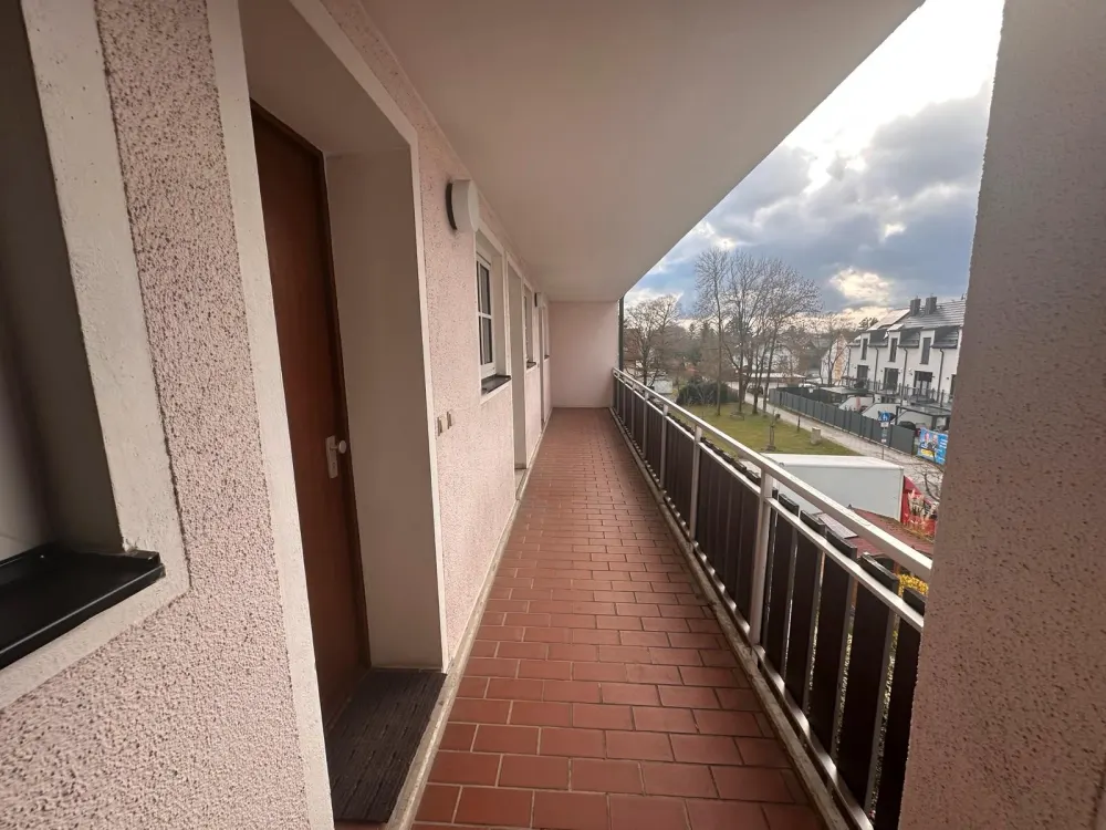 Sanierungsbedürftige Wohnung an Handwerker zu vermieten.