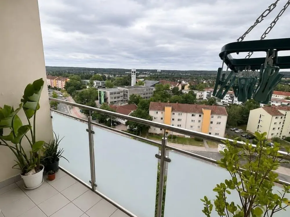Helle 3-Zimmer-Wohnung mit Panoramablick über Fürth, möbliert
