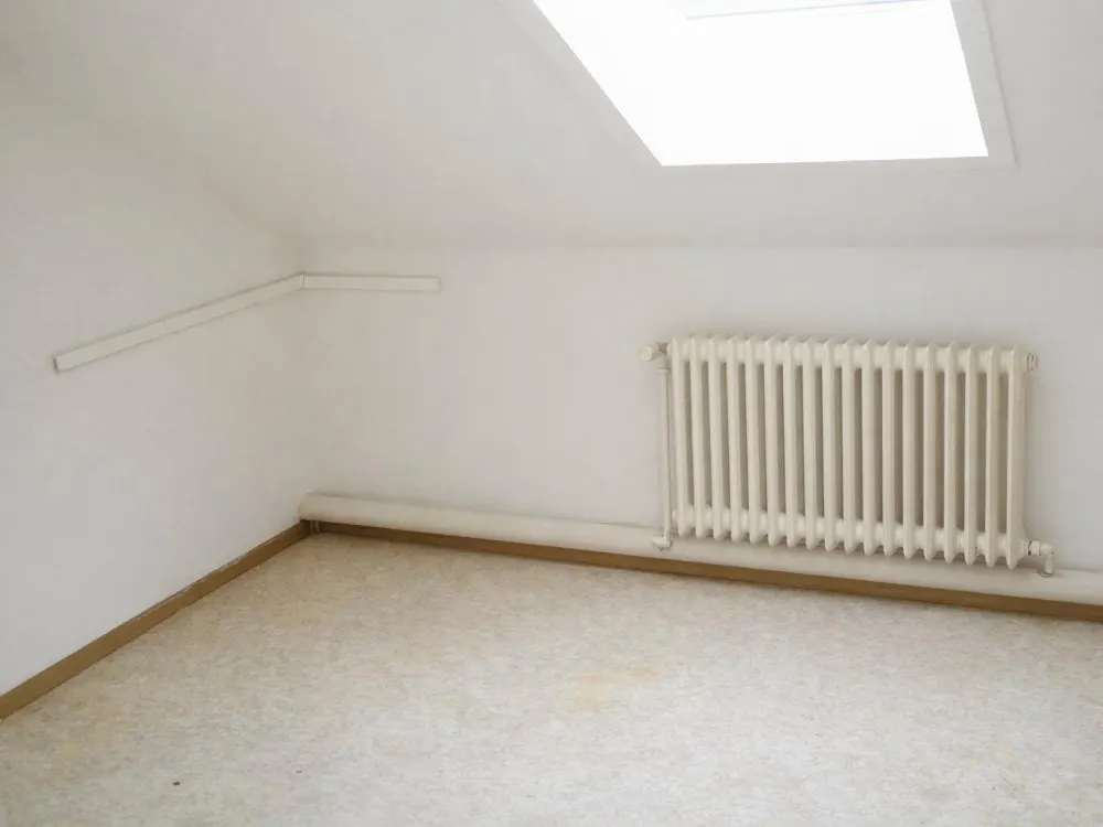 Frisch renovierte 5 Zimmer Dachgeschoss Wohnung