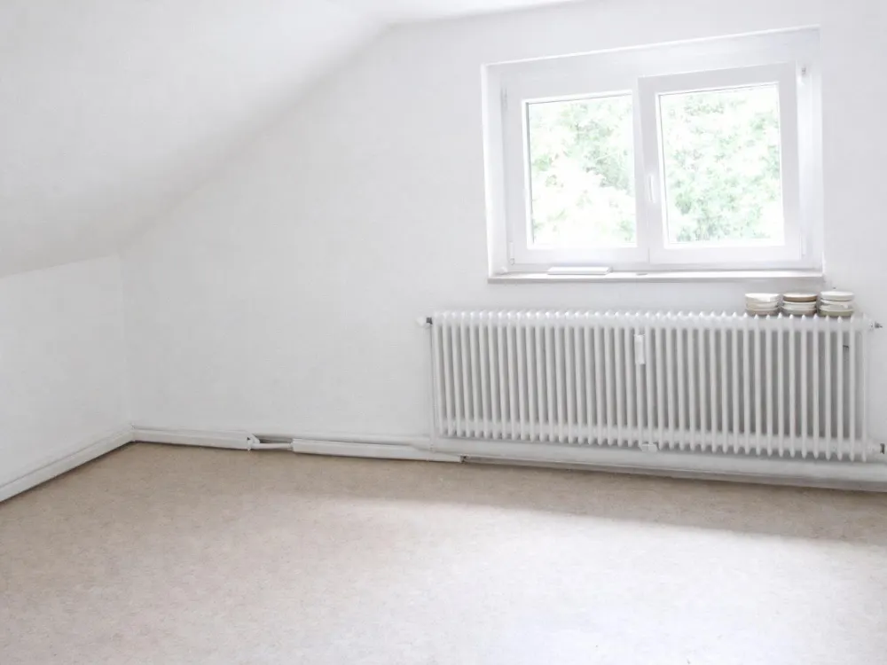 Frisch renovierte 5 Zimmer Dachgeschoss Wohnung