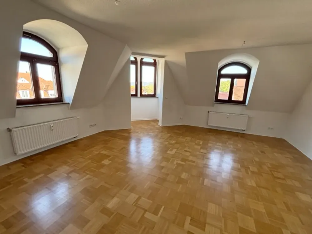 Pirna. Altstadt. Sofort bezugsfrei: 3-Zi.-DG-Wohnung mit Parkett & Wanne