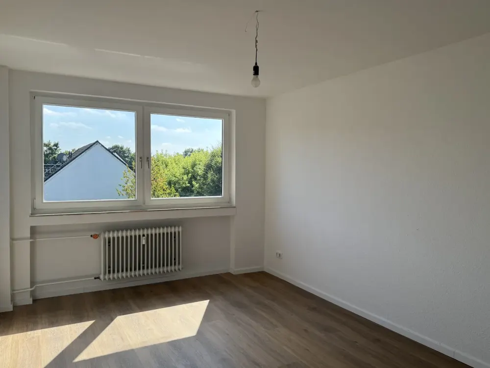 Erstbezug nach Sanierung - 2 Zimmer Wohnung mit Balkon in ruhiger Lage von Wersten zu vermieten