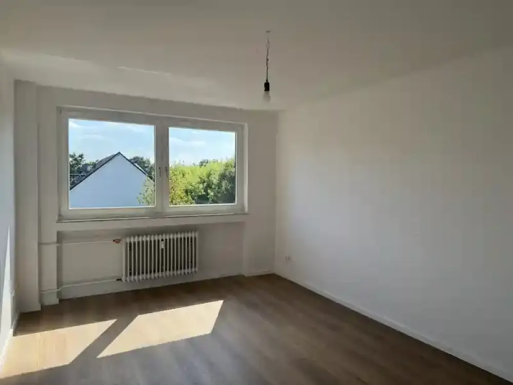 Erstbezug nach Sanierung - 2 Zimmer Wohnung mit Balkon in ruhiger Lage von Wersten zu vermieten