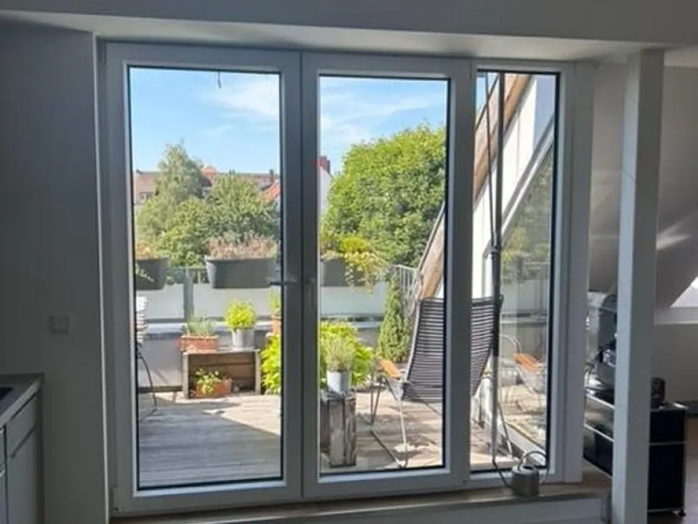 Anfragestopp - Helle, modernisierte 2-Zimmer-Dachgeschosswohnung mit Dachterrasse in Hannover, List