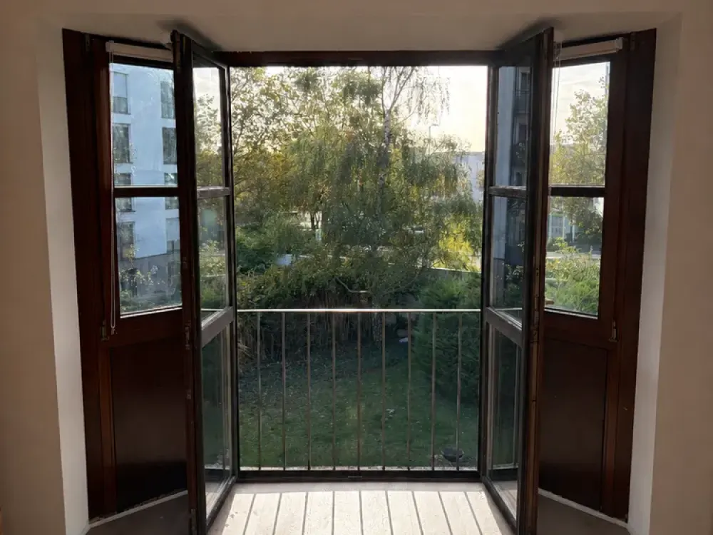 Bright 1-Room Apartment in Düsseldorf-Bilk, New Fitted Kitchen & Underground Parking Near University Hospital