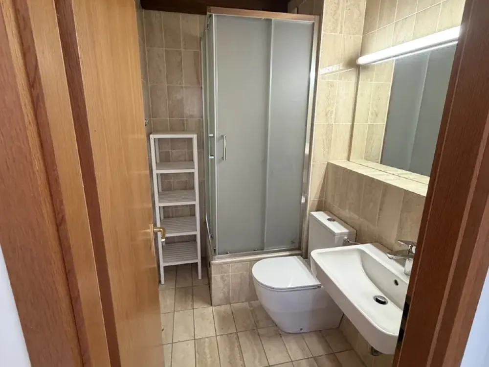 Bright 1-Room Apartment in Düsseldorf-Bilk, New Fitted Kitchen & Underground Parking Near University Hospital