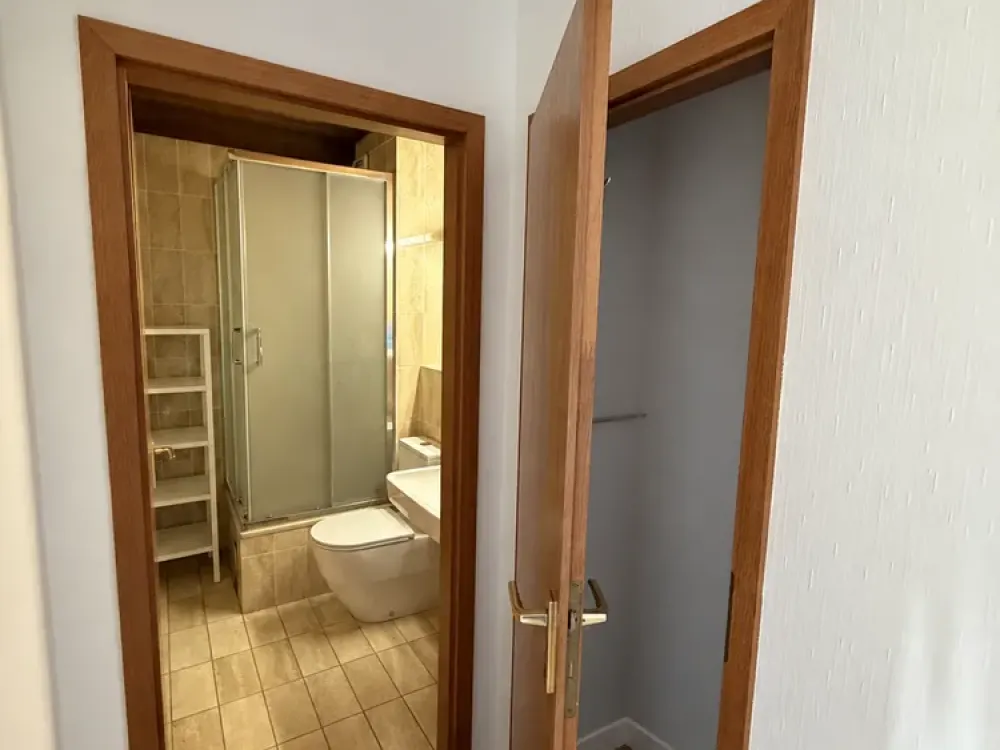 Bright 1-Room Apartment in Düsseldorf-Bilk, New Fitted Kitchen & Underground Parking Near University Hospital