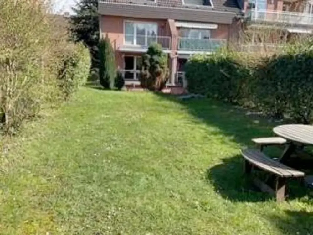 Stilvolle Maisonette-Wohnung mit Garten und Tiefgarage