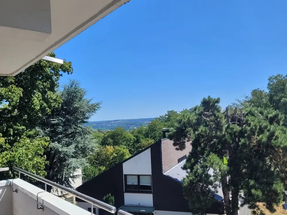 Beautiful Apartment with Three Balconies and Distant View