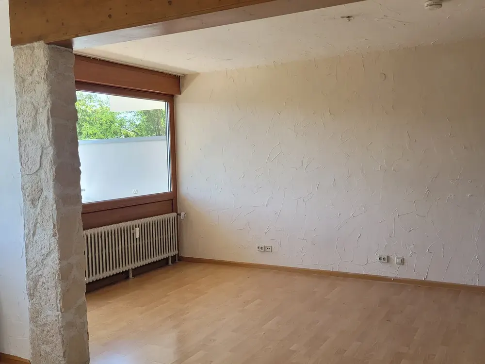 Beautiful Apartment with Three Balconies and Distant View