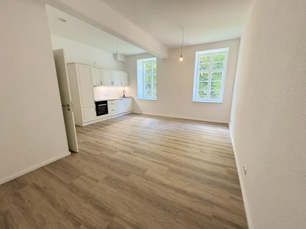 Neuwertige 1 Zimmer-Erdgeschosswohnung inkl. Einbauküche - Mit Fahrstuhl und Stellplatz am Haus