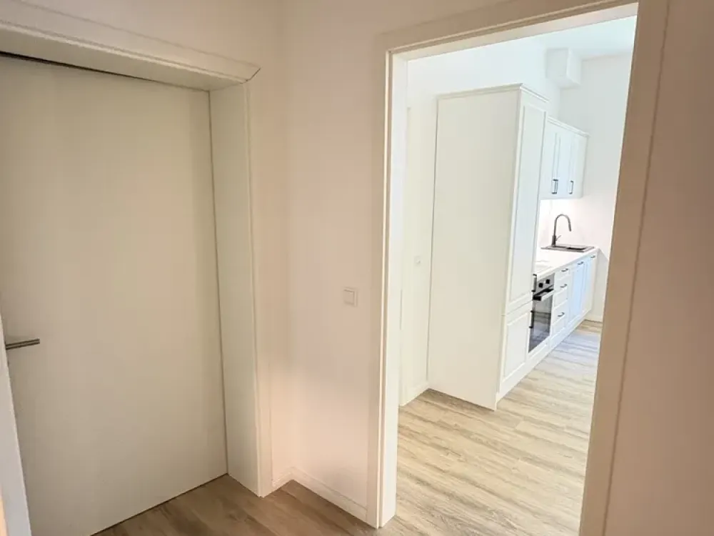 Neuwertige 1 Zimmer-Erdgeschosswohnung inkl. Einbauküche - Mit Fahrstuhl und Stellplatz am Haus