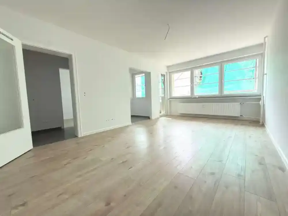 Helle 2-Zi-Whg. mit Balkon & Einbauküche
