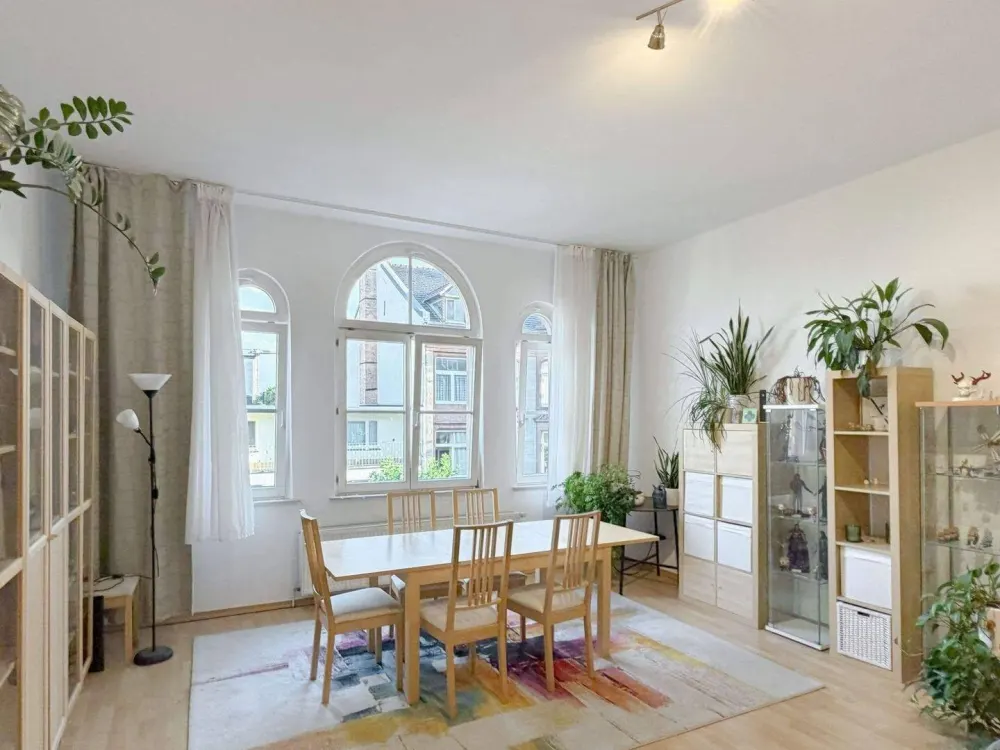 Vorderer Westen: Spacious 3-Room Apartment with Large Balcony