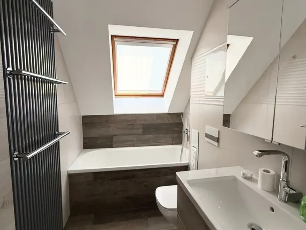 Genial! Maisonette & Penthouse * ruhig & grün * Terrasse * Einbauküche * 2 Bäder * 2 Stellplätze