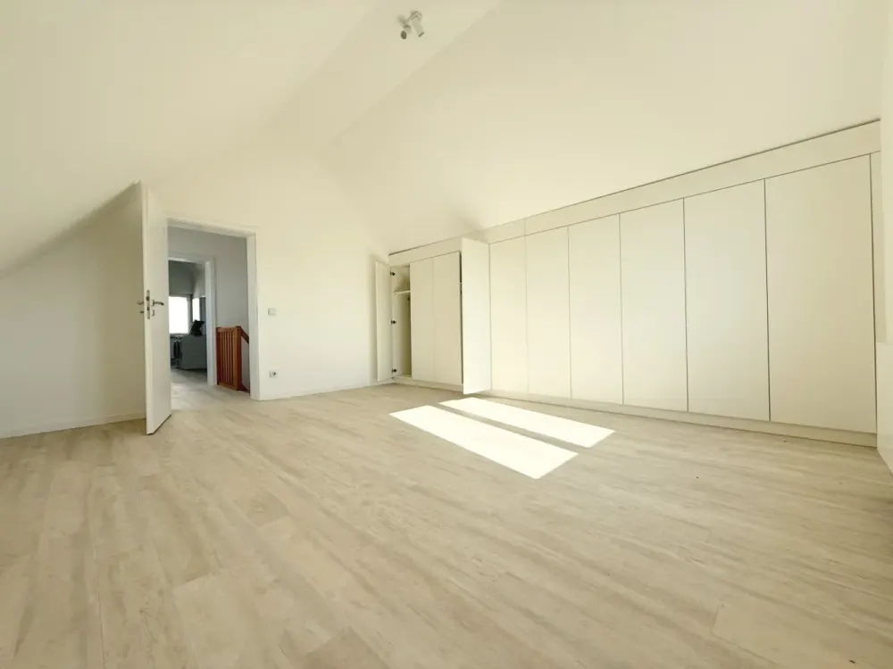 Genial! Maisonette & Penthouse * ruhig & grün * Terrasse * Einbauküche * 2 Bäder * 2 Stellplätze