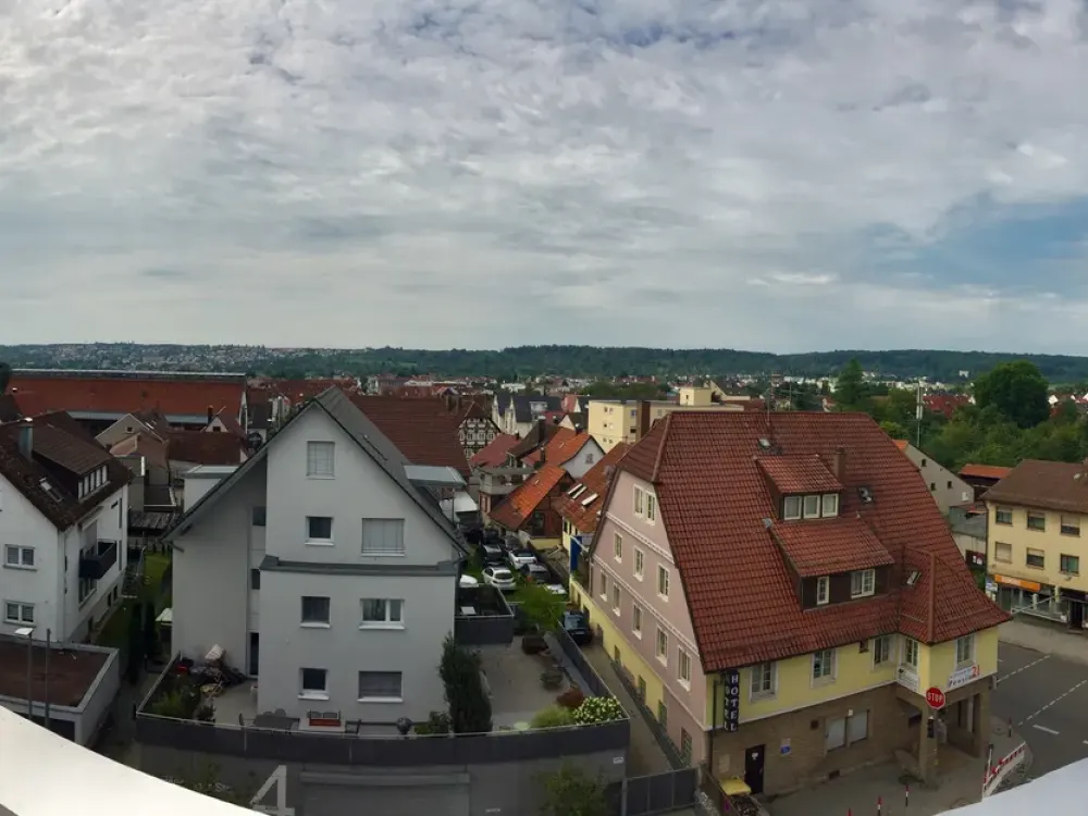 Echterdingen TOP: zentrale, teilmöblierte Dachgeschosswohnung