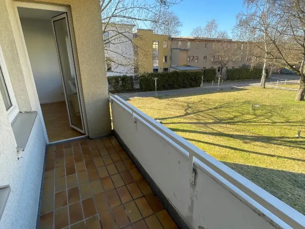 Modern 1-Room Apartment with Balcony in St. Leonhard