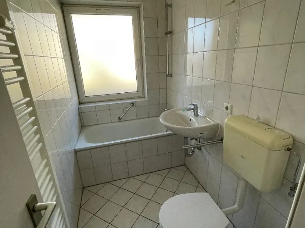Modern 1-Room Apartment with Balcony in St. Leonhard