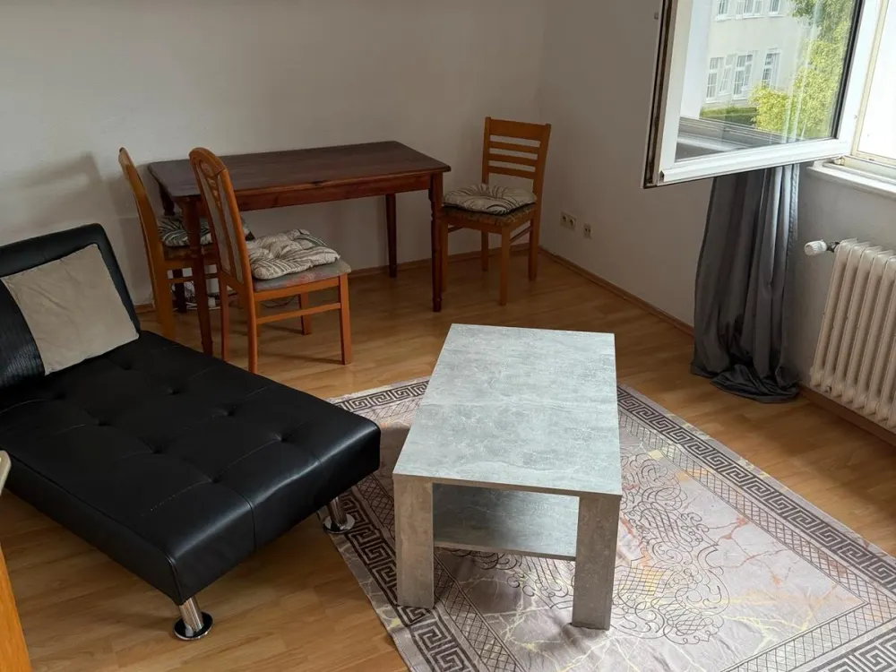 Ab 85,- € pro Tag / ab 450,- € pro Woche länger auf Anfrage