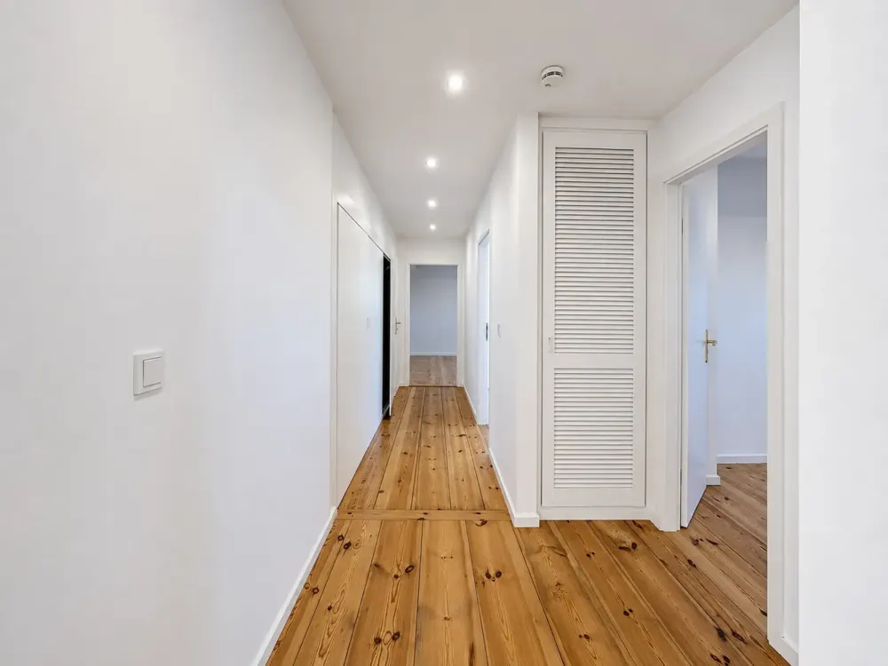 Helle und großzügige Dachgeschosswohnung, hochwertig saniert