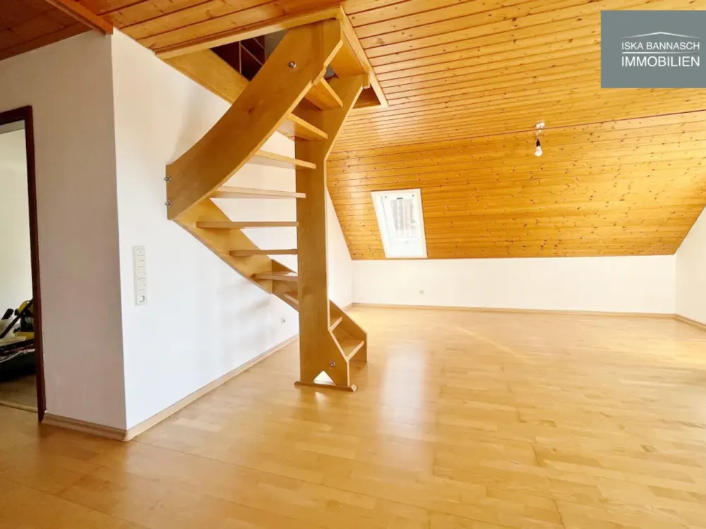 Raumwunder in Renningen 2 Zimmer Dachgeschosswohnung mit "Bonusraum"