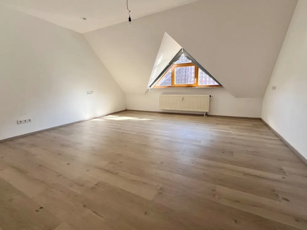 Raumwunder in Renningen 2 Zimmer Dachgeschosswohnung mit "Bonusraum"
