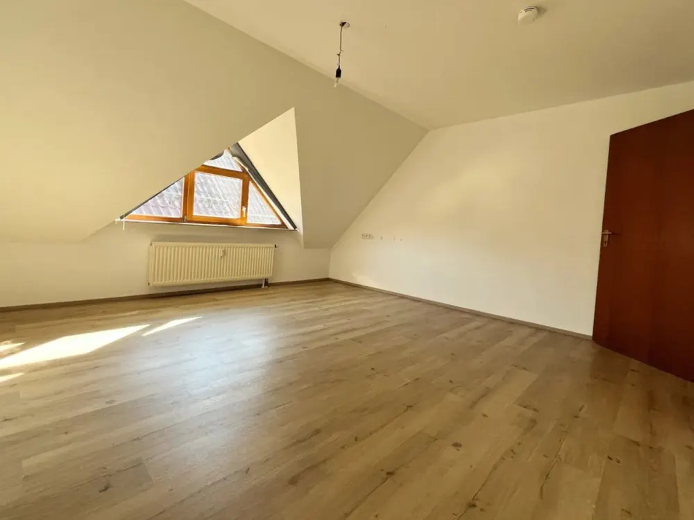 Raumwunder in Renningen 2 Zimmer Dachgeschosswohnung mit "Bonusraum"