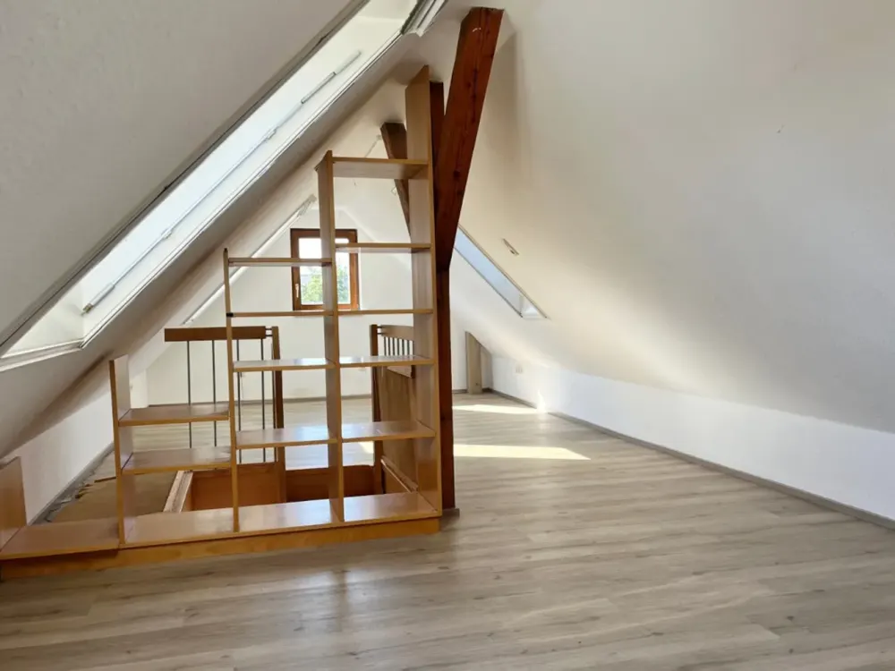 Raumwunder in Renningen 2 Zimmer Dachgeschosswohnung mit "Bonusraum"