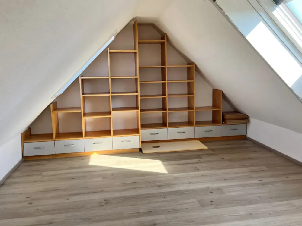 Raumwunder in Renningen 2 Zimmer Dachgeschosswohnung mit "Bonusraum"