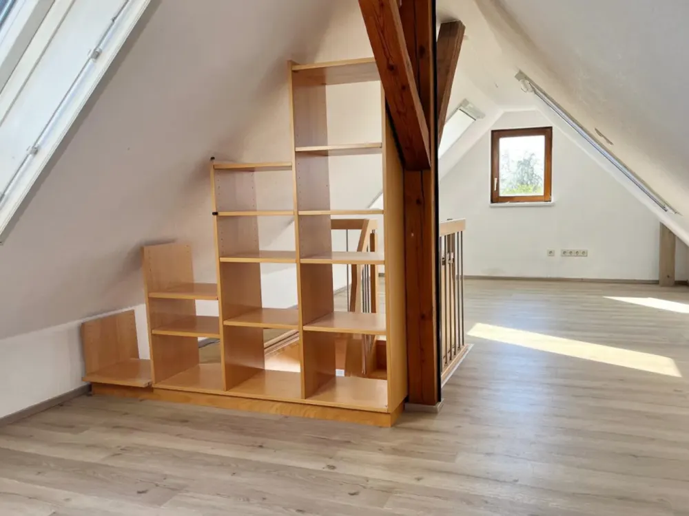 Raumwunder in Renningen 2 Zimmer Dachgeschosswohnung mit "Bonusraum"