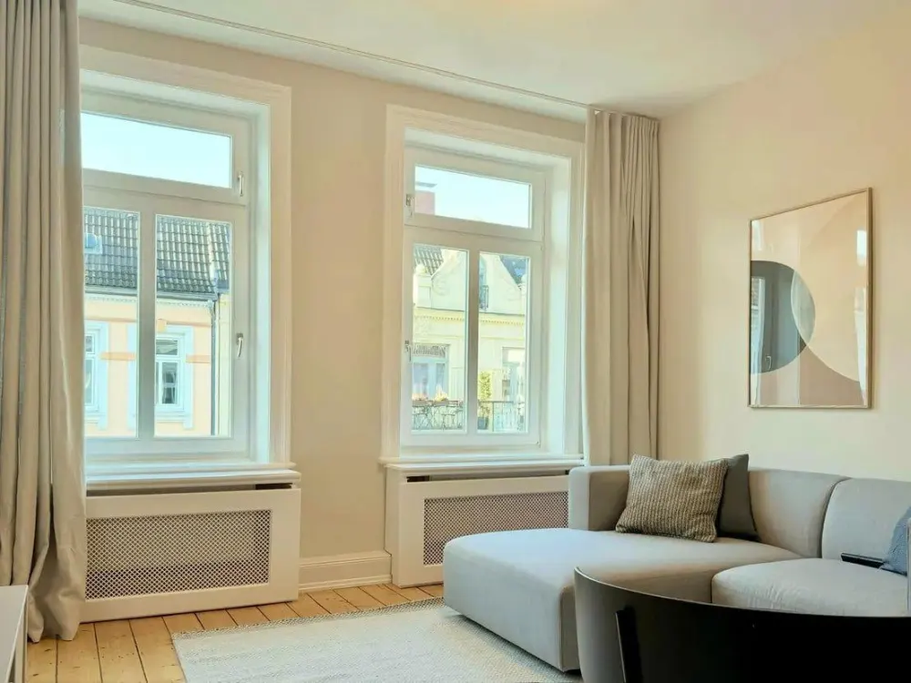 Exklusive komplett möblierte 2-Zimmer-Wohnung mit Balkon in Hambu