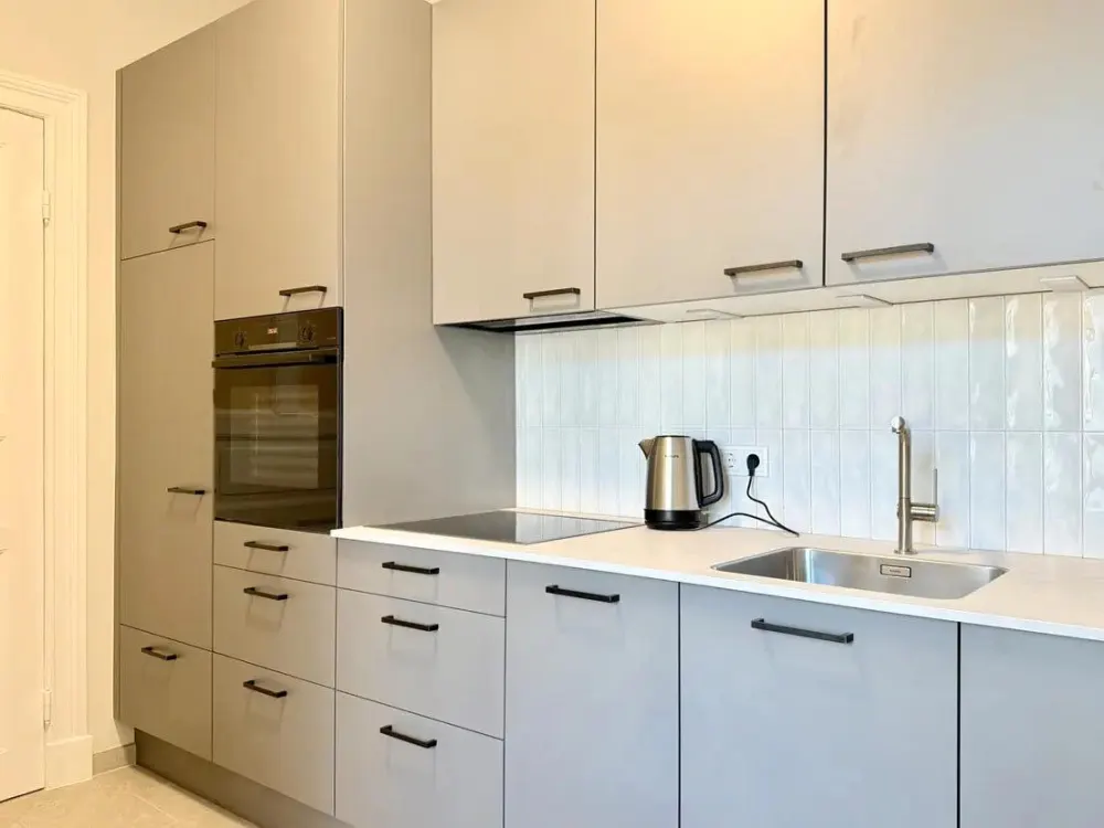 Exklusive komplett möblierte 2-Zimmer-Wohnung mit Balkon in Hambu