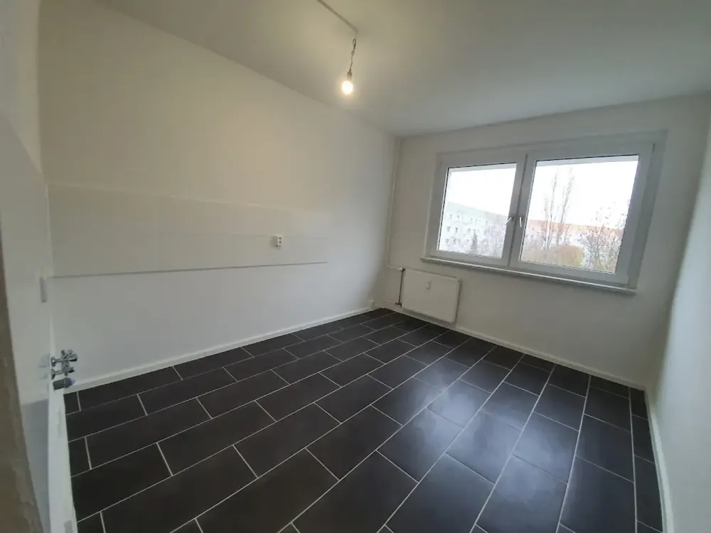 **FAMILIEN WILLKOMMEN**4-Zimmer-Wohnung // 3.Etage // Balkon // Bad mit Wanne // ab 01.05.