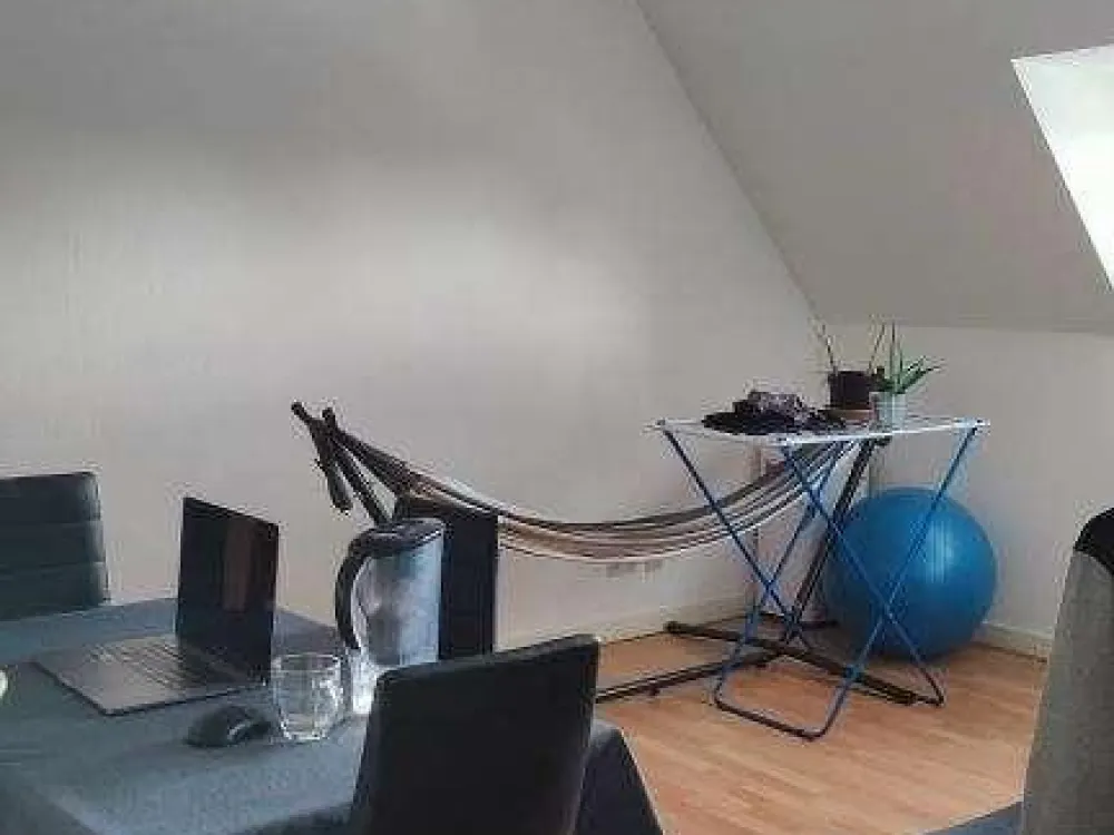 DÜSSELDORF-FRIEDRICHSTADT: SCHÖNES 2-ZIMMERAPPARTMENT IM DACHGESCHOSS