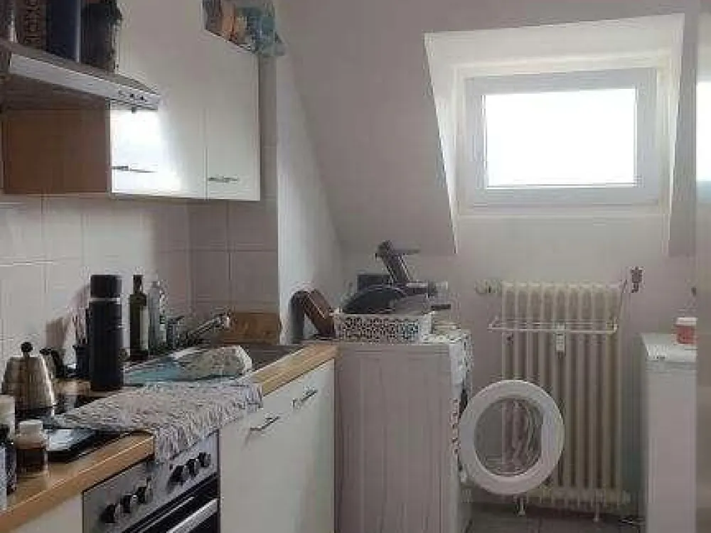 DÜSSELDORF-FRIEDRICHSTADT: SCHÖNES 2-ZIMMERAPPARTMENT IM DACHGESCHOSS